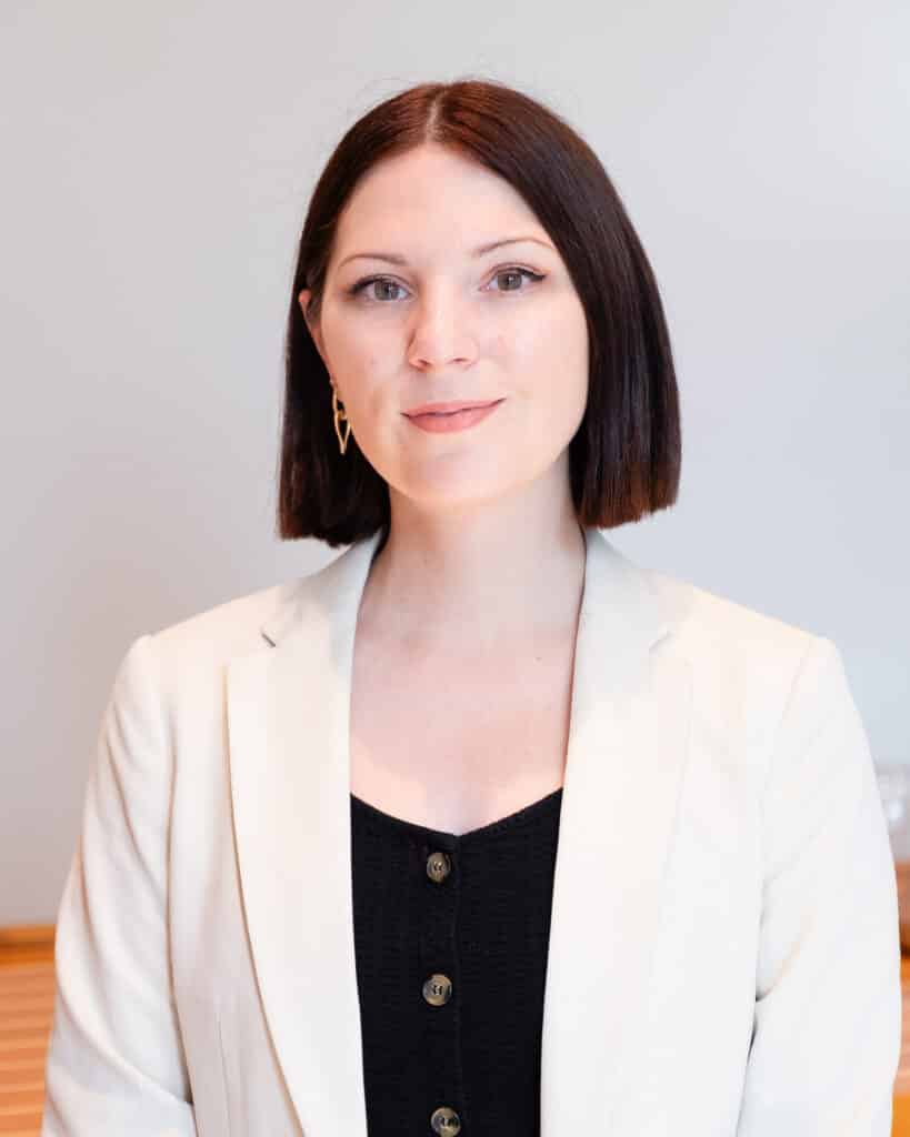 Dr. Jessica Leeper